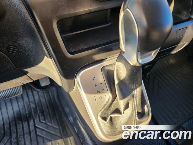 Hyundai Staria 2022 — photo 9