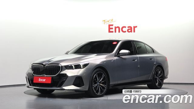 BMW 5-Series 2025 — photo 1