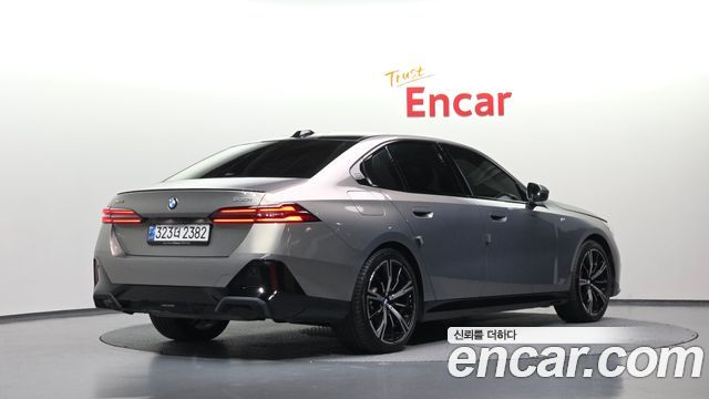BMW 5-Series 2025 — photo 2