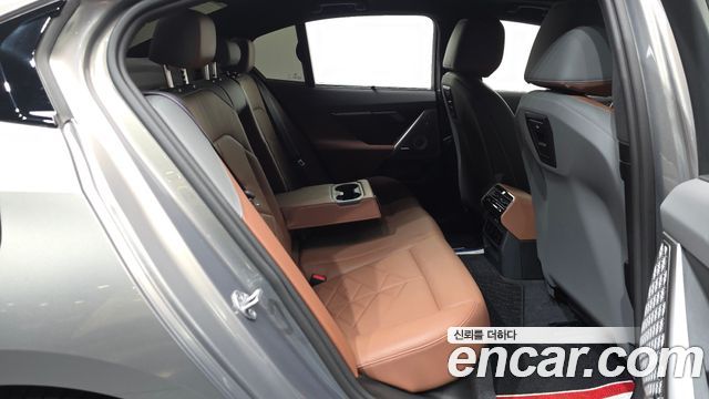 BMW 5-Series 2025 — photo 18