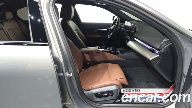 BMW 5-Series 2025 — photo 16