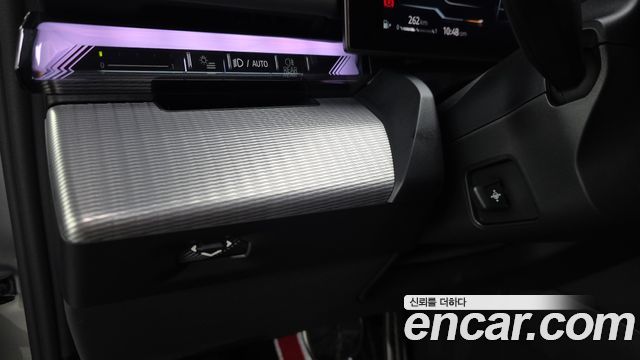 BMW 5-Series 2025 — photo 28
