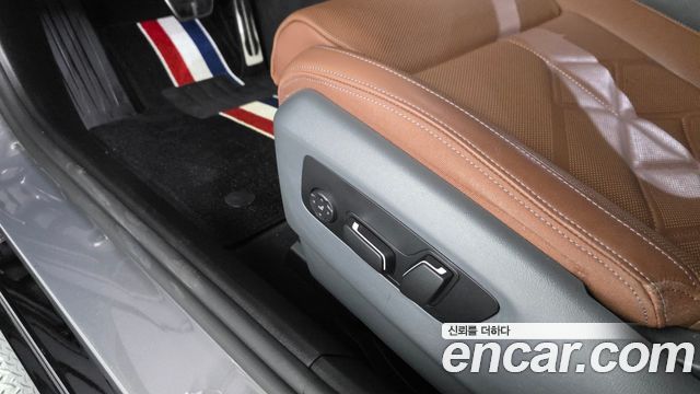 BMW 5-Series 2025 — photo 32
