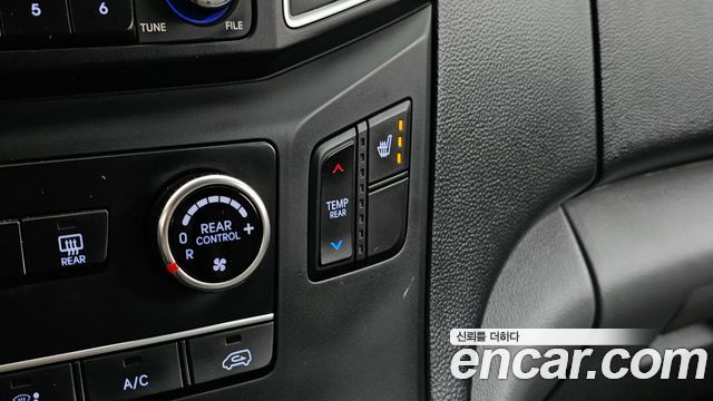 Hyundai Starex 2019 — photo 25