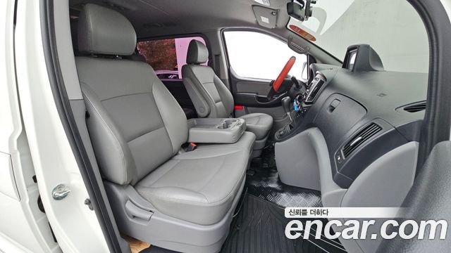 Hyundai Starex 2019 — photo 16