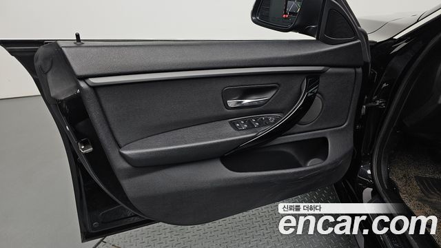 BMW 4-Series 2020 — photo 14
