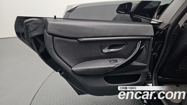 BMW 4-Series 2020 — photo 15