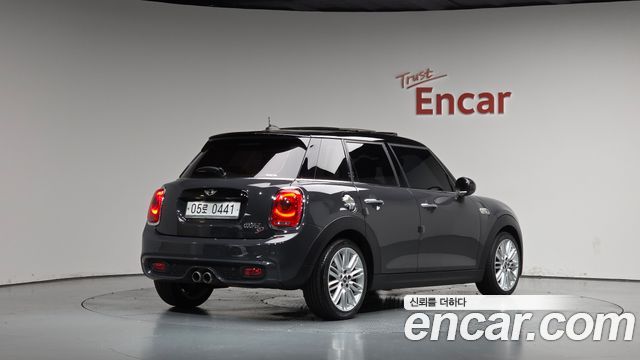 Mini Cooper 2016 — photo 2