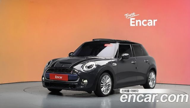 Mini Cooper 2016 — photo 1
