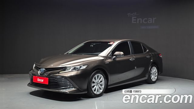Toyota Camry 2019 — photo 1