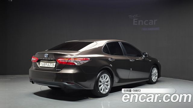 Toyota Camry 2019 — photo 2