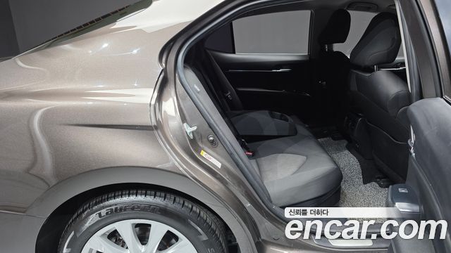 Toyota Camry 2019 — photo 18