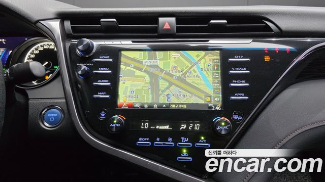 Toyota Camry 2019 — photo 19