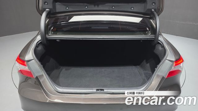 Toyota Camry 2019 — photo 22