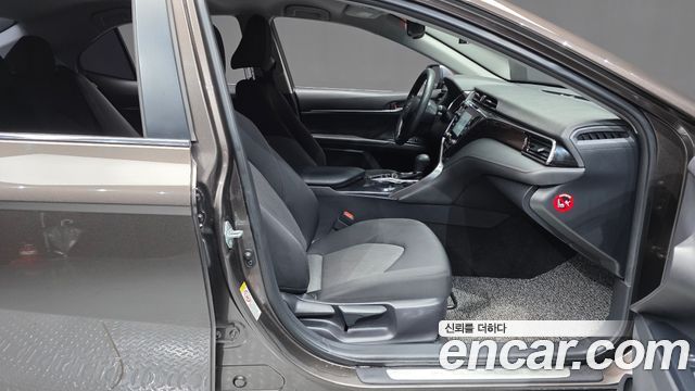 Toyota Camry 2019 — photo 16