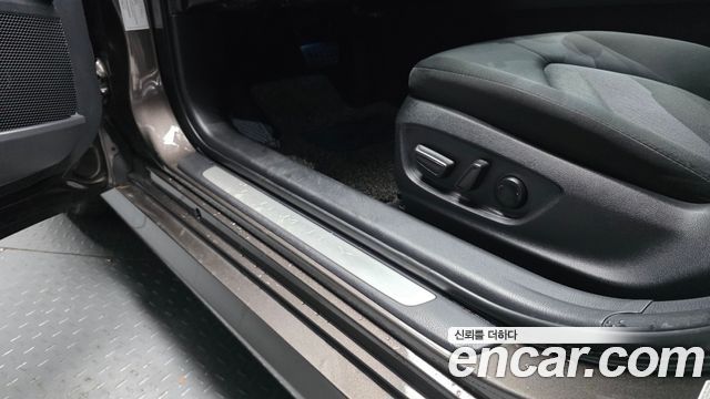 Toyota Camry 2019 — photo 28