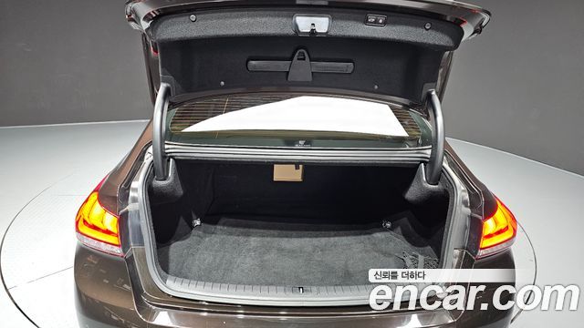 Genesis G80 2018 — photo 38