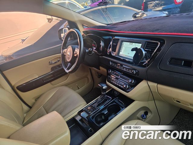 Kia Canival 2018 — photo 19