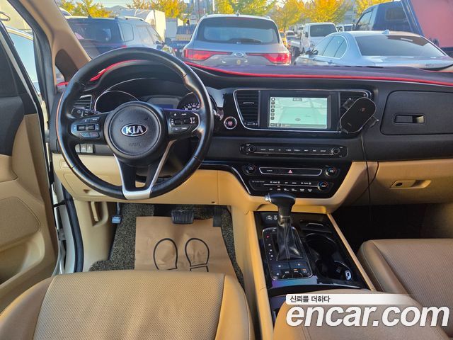 Kia Canival 2018 — photo 20