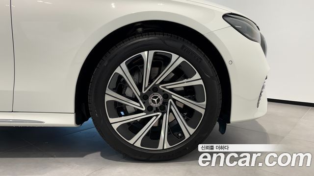 Mercedes-Benz E-Class 2026 — photo 5