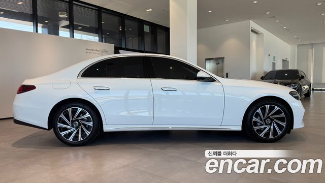 Mercedes-Benz E-Class 2026 — photo 9