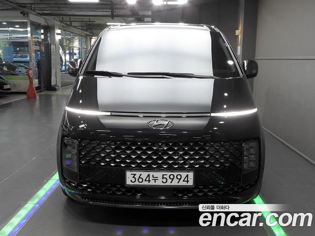 Hyundai Staria 2023 — photo 1