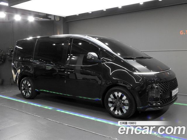 Hyundai Staria 2023 — photo 2