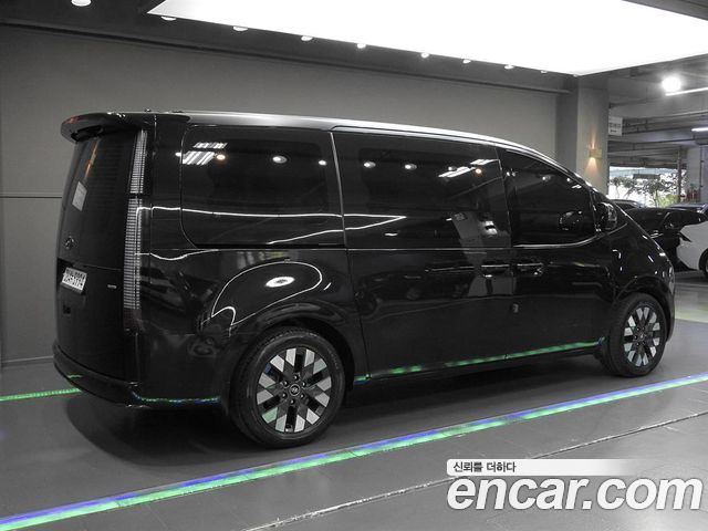 Hyundai Staria 2023 — photo 3