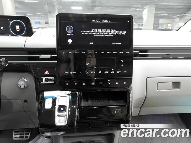 Hyundai Staria 2023 — photo 5
