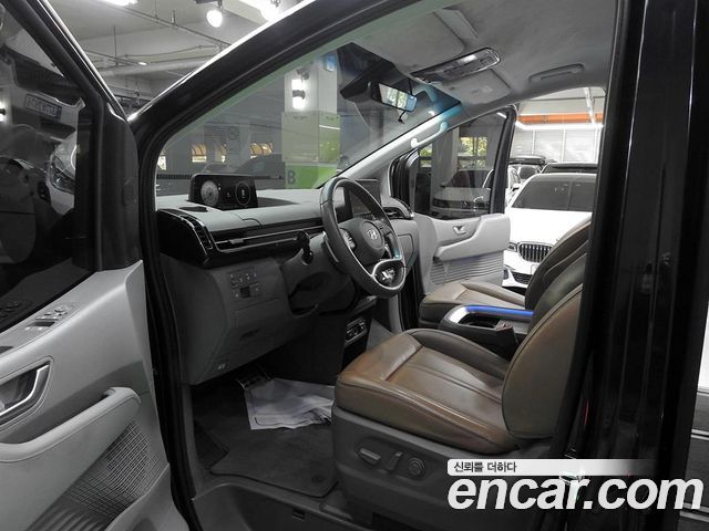 Hyundai Staria 2023 — photo 8