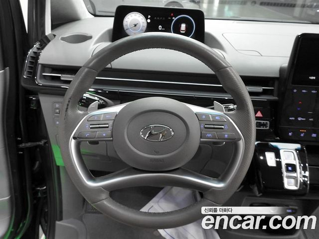 Hyundai Staria 2023 — photo 9