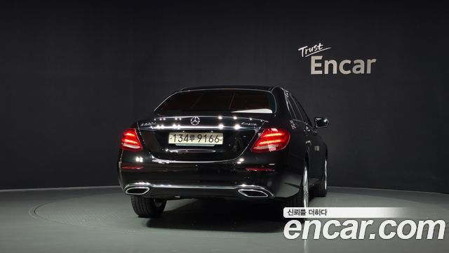 Mercedes-Benz E-Class 2018 — photo 4