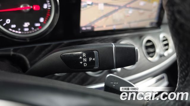 Mercedes-Benz E-Class 2018 — photo 9