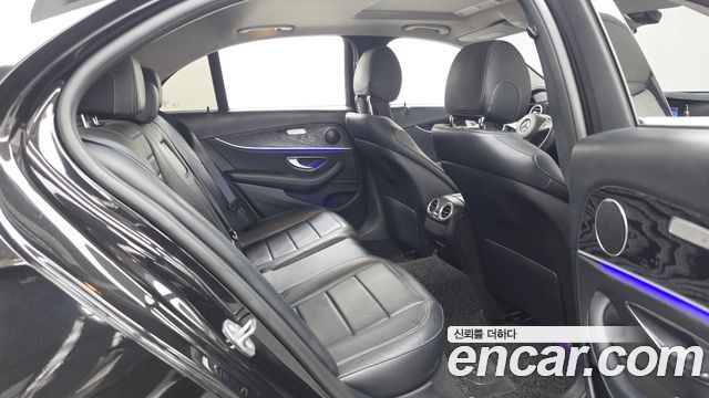 Mercedes-Benz E-Class 2018 — photo 12