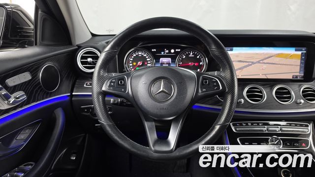 Mercedes-Benz E-Class 2018 — photo 13