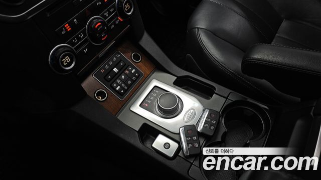 Land Rover Discovery 2016 — photo 9