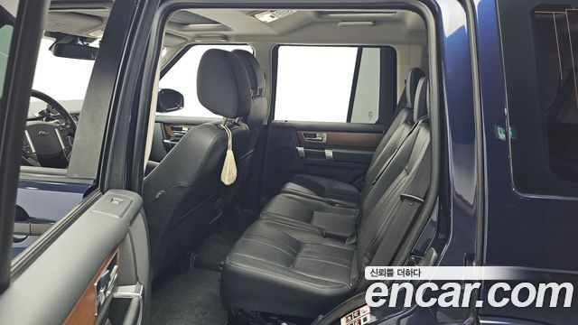 Land Rover Discovery 2016 — photo 11