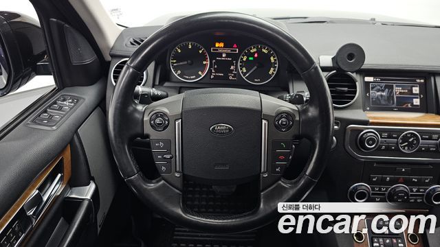 Land Rover Discovery 2016 — photo 13