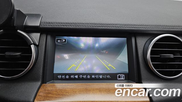 Land Rover Discovery 2016 — photo 15