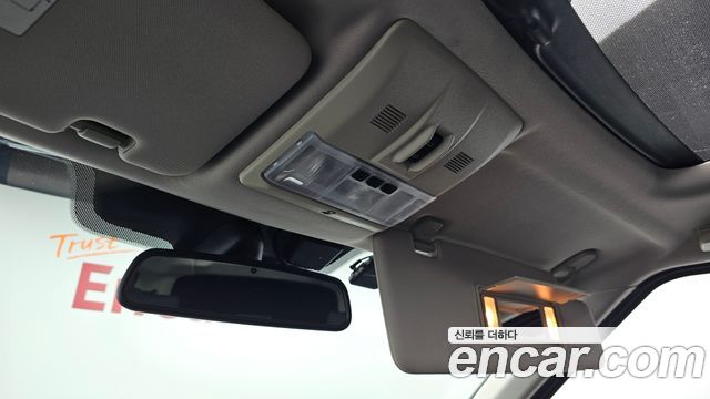 Land Rover Discovery 2016 — photo 17