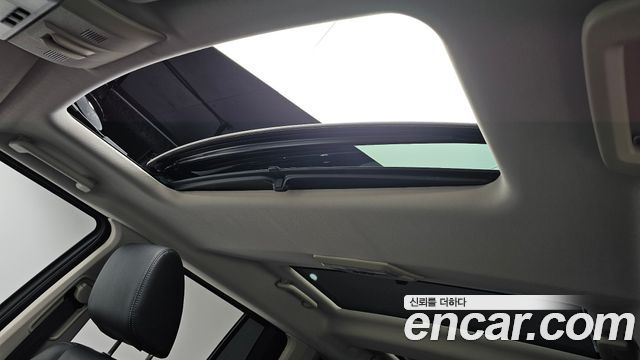 Land Rover Discovery 2016 — photo 18