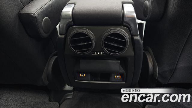 Land Rover Discovery 2016 — photo 19