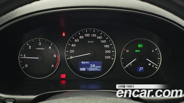 Hyundai Starex 2021 — photo 11