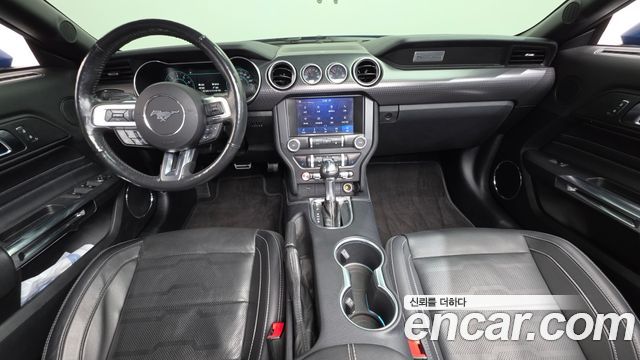 Ford Mustang 2022 — photo 10