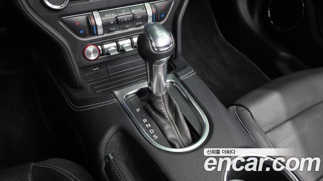 Ford Mustang 2022 — photo 12