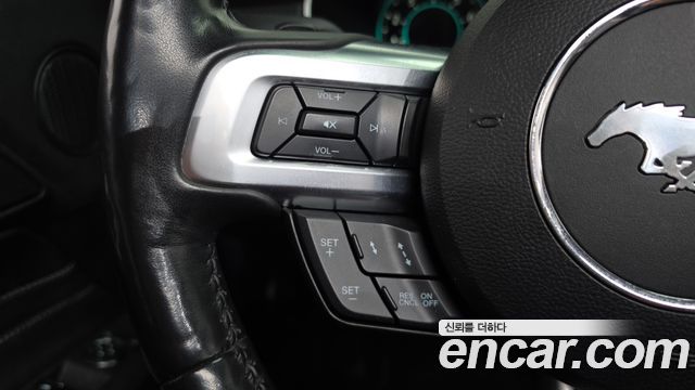 Ford Mustang 2022 — photo 22