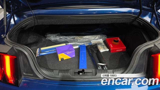 Ford Mustang 2022 — photo 24