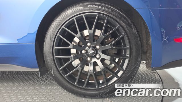 Ford Mustang 2022 — photo 7