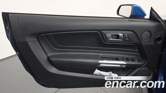 Ford Mustang 2022 — photo 14