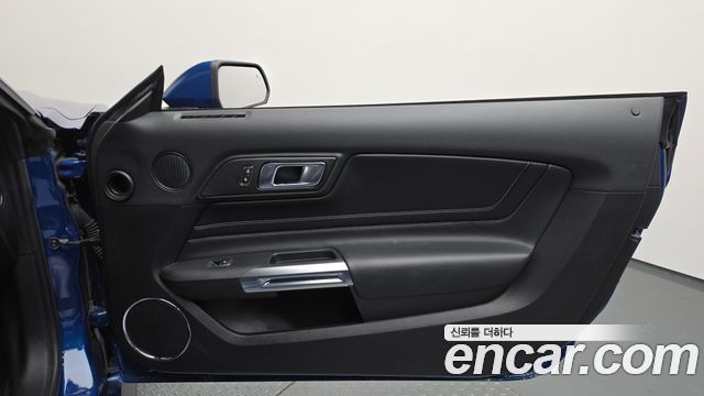 Ford Mustang 2022 — photo 15